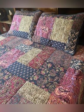 Excellent Condition Queen Boho Quilt by Studio D